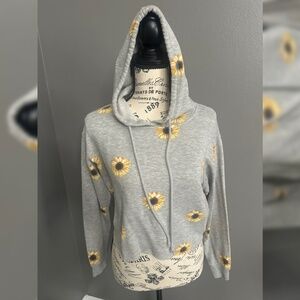No Boundaries Juniors Small 3-5 Gray Cropped Sunflower Hoodie